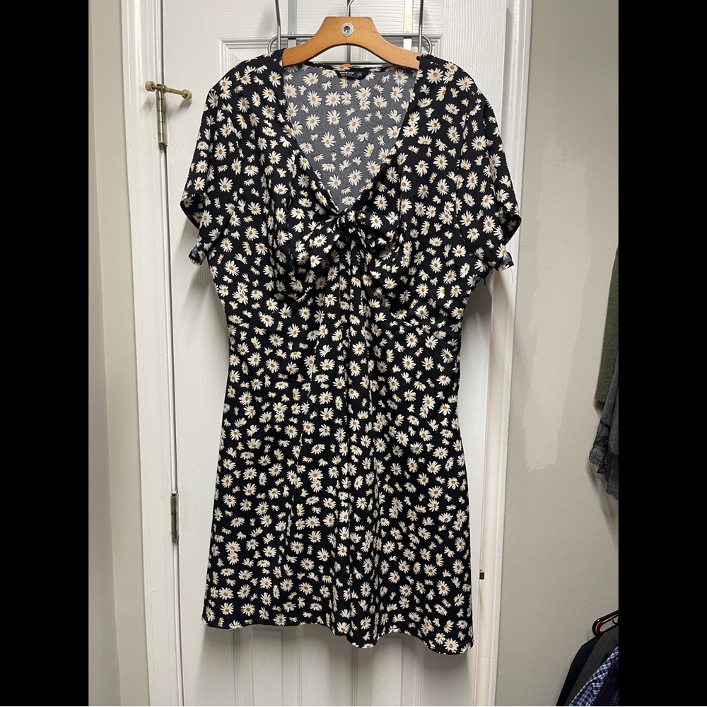 🦇 6/$25🦇 Shein Daisy Dress